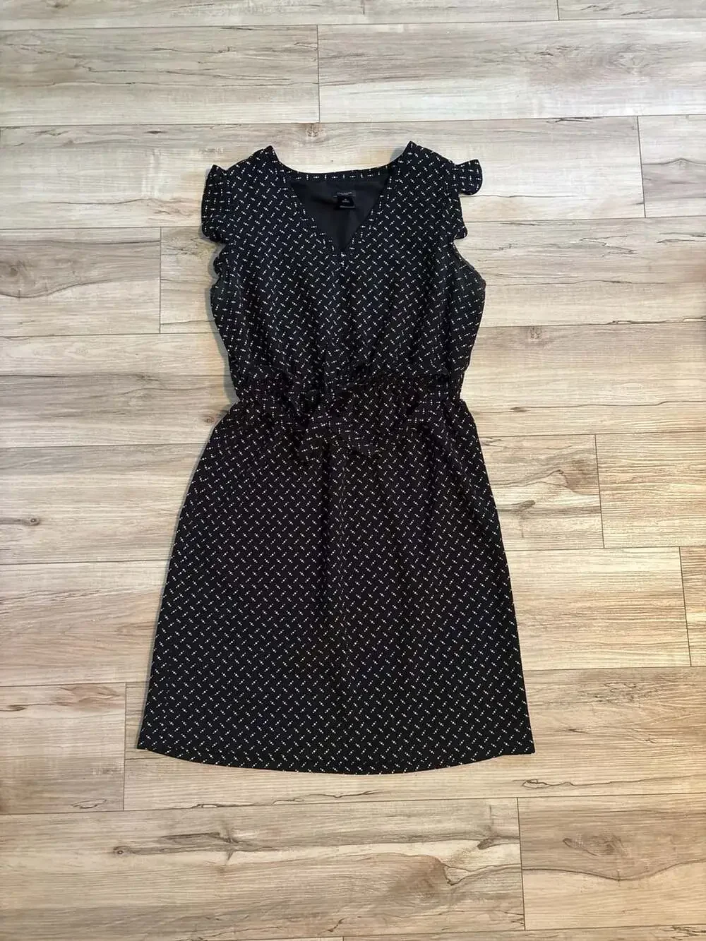 Ann Taylor Factory Black Dotted V-Neck Flutter Sleeve Tie-Waist Dress Size M - Picture 2 of 7